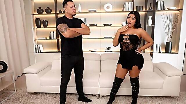 Beauty in black high-heeled boots Lina Henao opens her shaved pussy