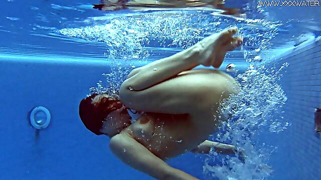 Juicy Russian babe Lina Mercury in the pool