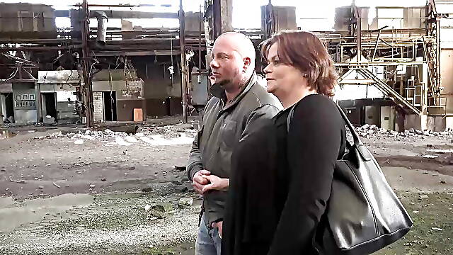 Brunette BBW from Germany showing her sucking skills