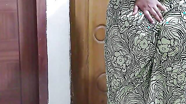 Fucking A Arab Hot Aunty When she was Sharking Her Hanging Boobs &amp; Huge Ass!