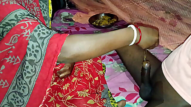 Pados ki bhabhi ne Tel lagakar gand marai