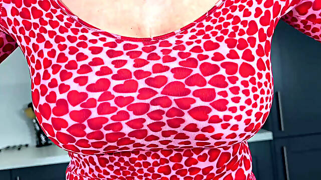 Red XXX treats herself on Valentines Day