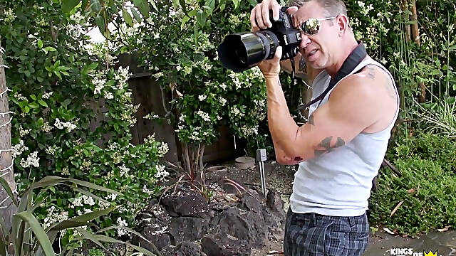 Tattooed mature woman gets fucked by her muscular photographer